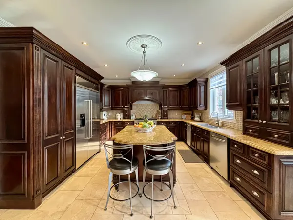 38 Wilmar RD, Toronto W08, ON M9B 3R9
