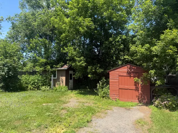 190 Ecclestone DR, Bracebridge, ON P1L 1E5