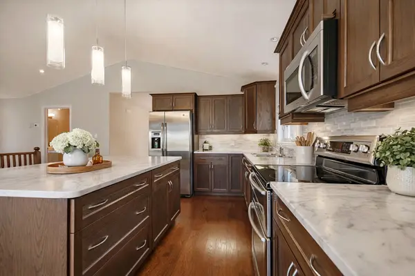 1453 Ireland DR, Peterborough, ON K9K 0A4
