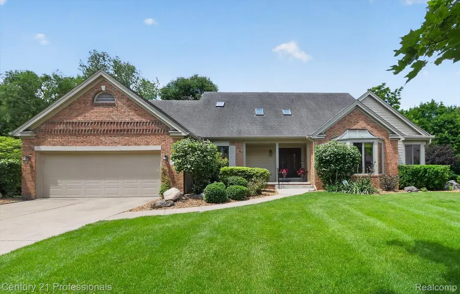 17517 Ellen DR, Livonia, MI 48152
