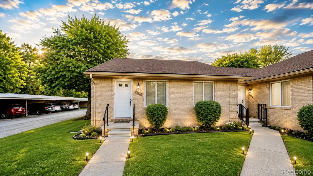 26823 Villa Calabrese, Warren, MI 48091