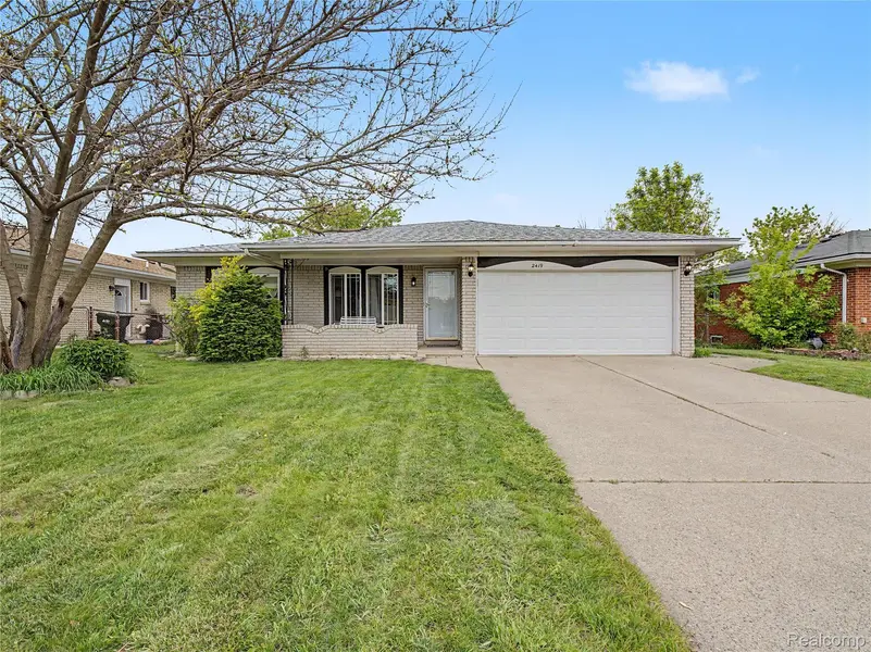 2419 Fox Hill DR, Sterling Heights, MI 48310