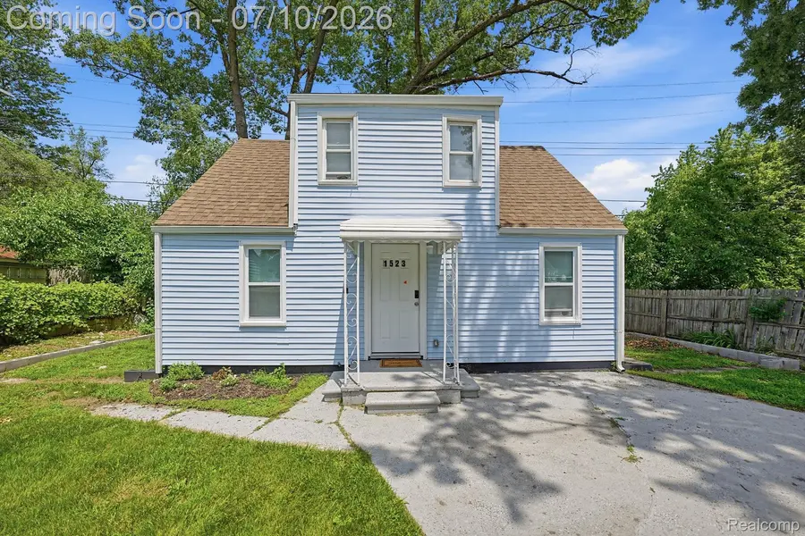 1523 E Madge AVE, Hazel Park, MI 48030