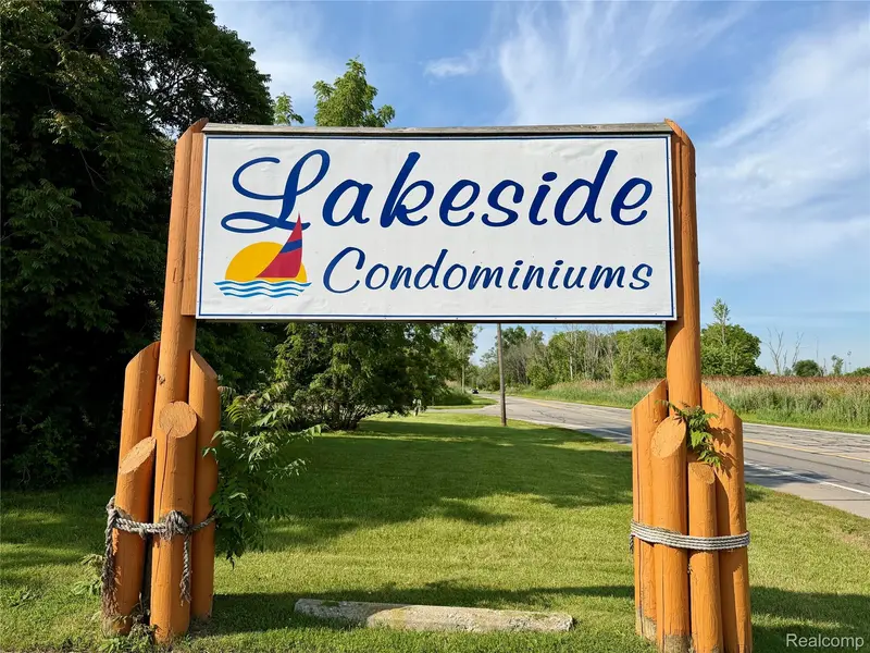 29589 Jefferson AVE #15, Gibraltar, MI 48173