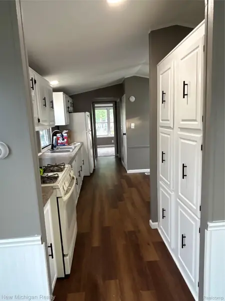 2035 Marmoor DR, Shelby Charter Township, MI 48317