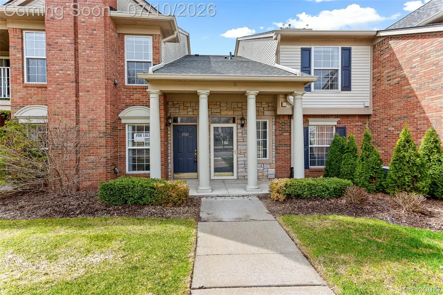 3553 Oakmonte BLVD, Oakland Charter Township, MI 48306