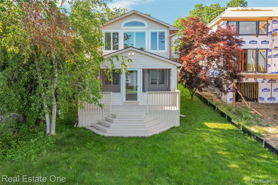 9047 Gale RD, White Lake Charter Township, MI 48386