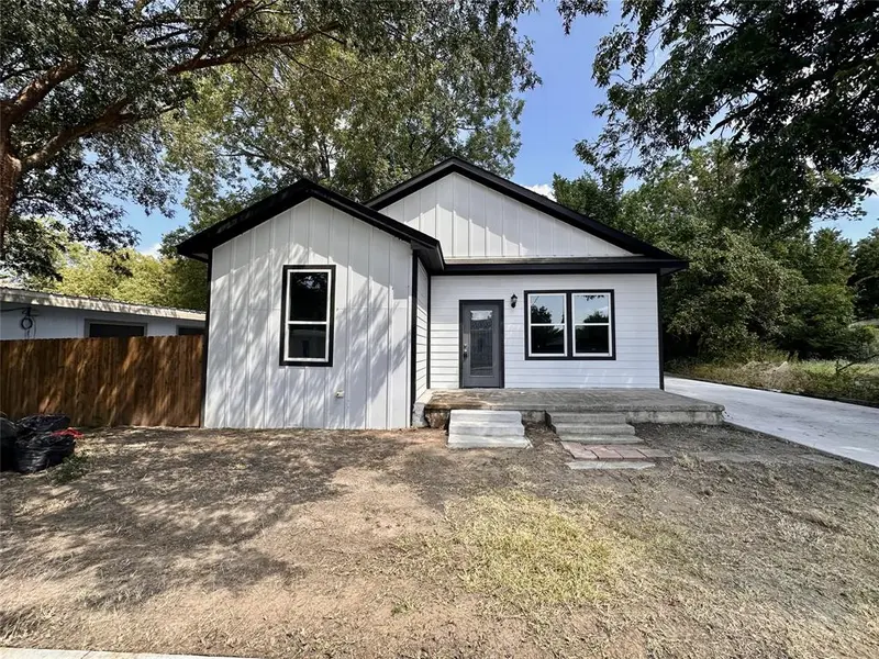 1007 E Broadway Street, Gainesville, TX 76240