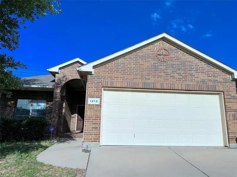 1212 Sunderland Lane, Fort Worth, TX 76134