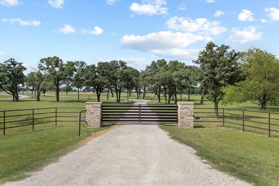 10701 Osburn Road, Pilot Point, TX 76258