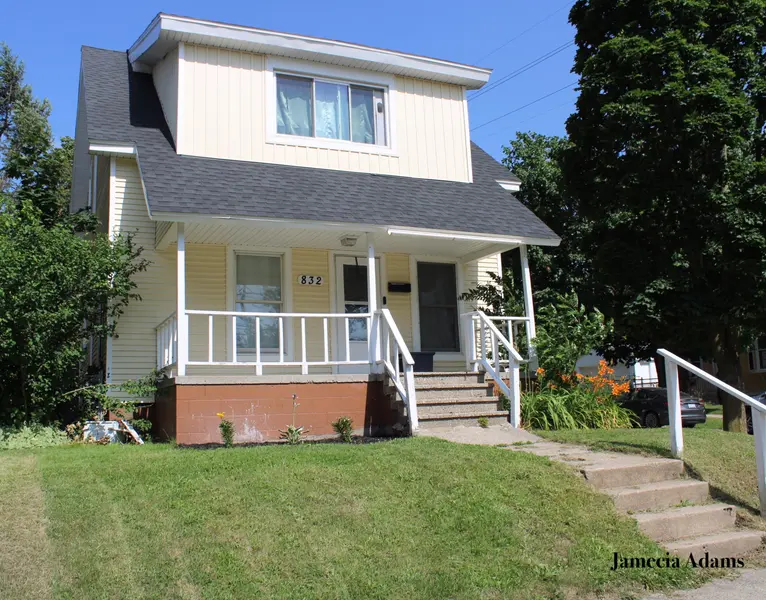 832 College AVE NE, City Of Grand Rapids, MI 49503