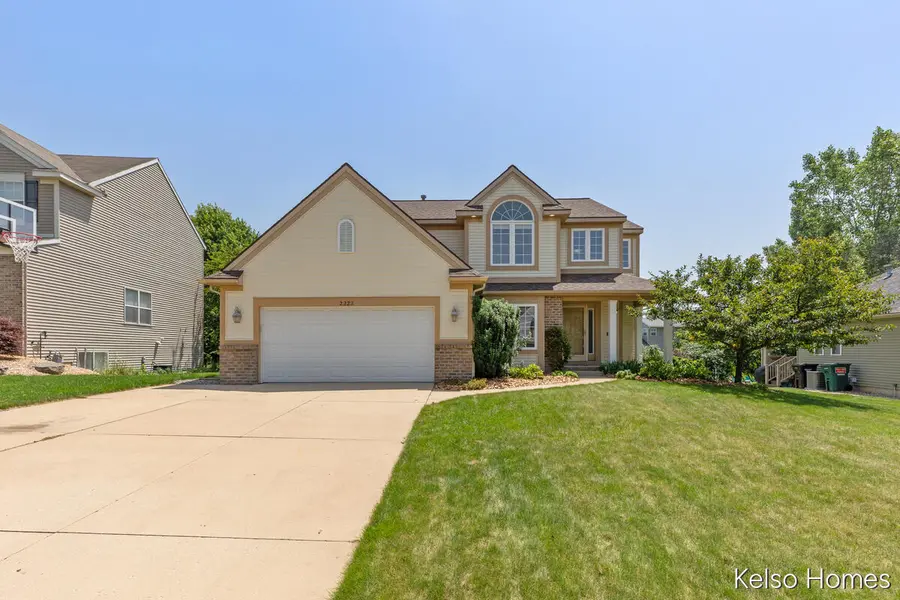 2222 Beatrice DR NE, Grand Rapids Twp, MI 49505