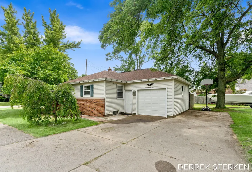 205 N Franklin ST, Holland Twp, MI 49464