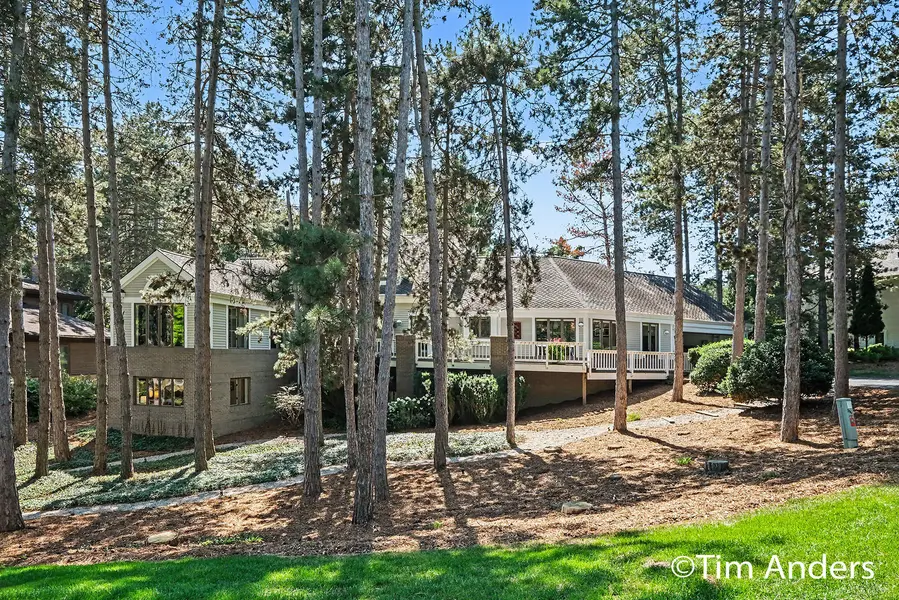 3433 Meadowood Trail DR SE, Cascade Twp, MI 49546