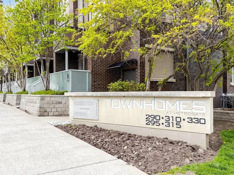 330 Village Green SQ #3, Toronto E07, ON M1S 0L1