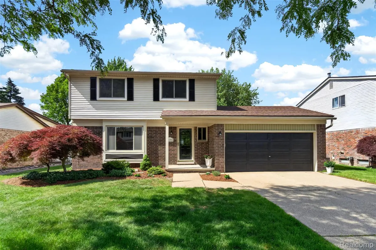 2133 Keystone DR, Sterling Heights, MI 48310