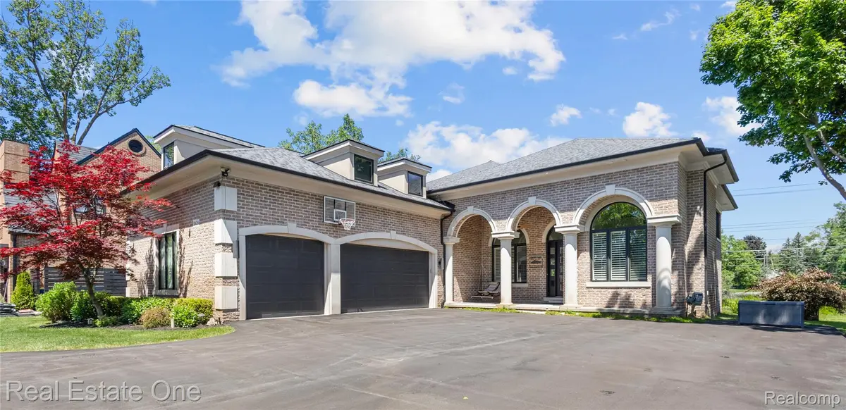 2428 Pine Lake RD, West Bloomfield Charter Township, MI 48324