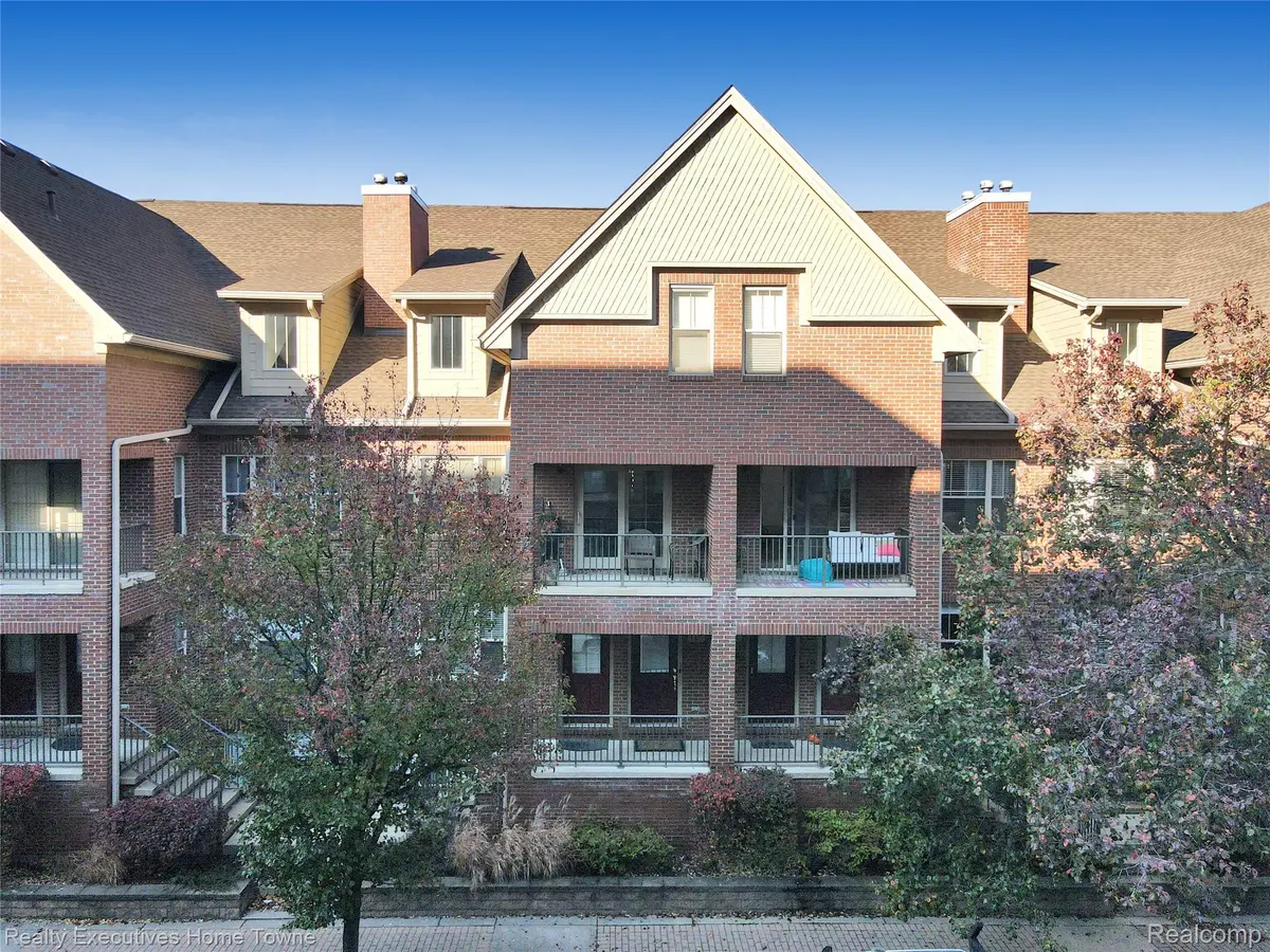 146 Tiffany LN, Royal Oak, MI 48067