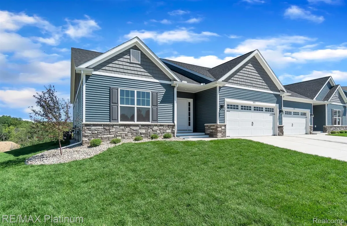 859 Oakwood CIR #21, Fenton, MI 48430