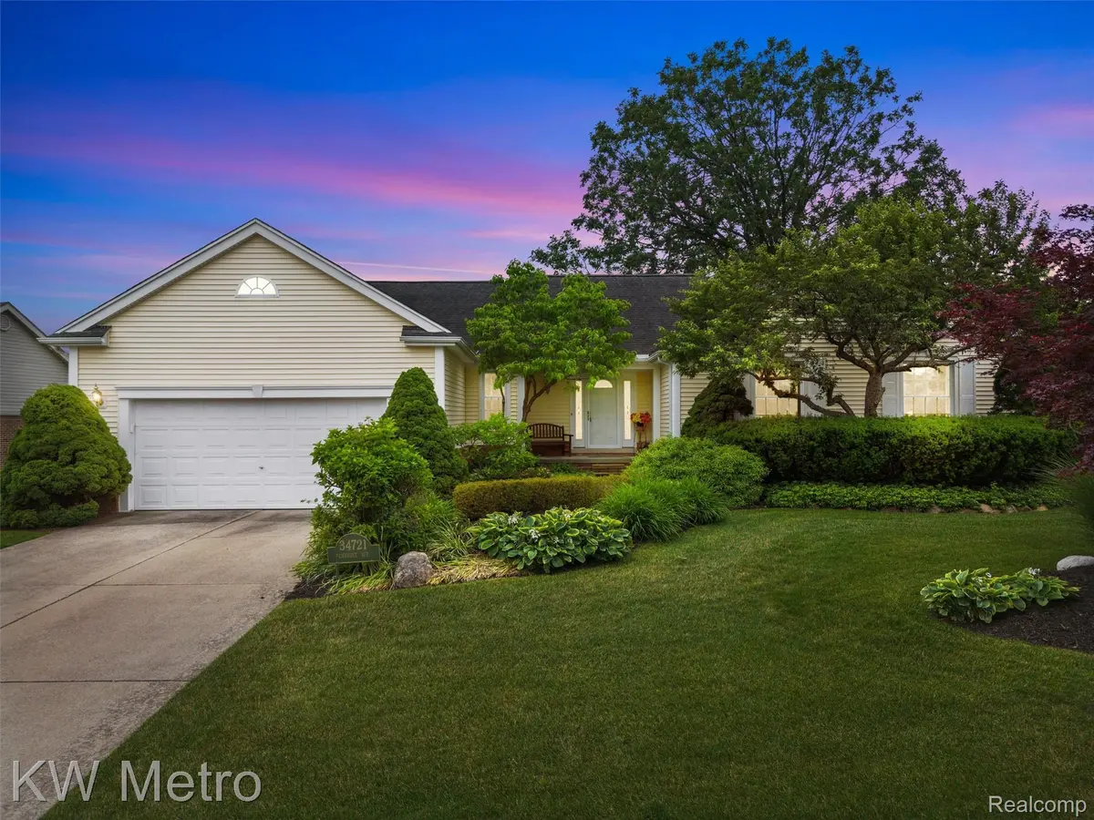 34721 Pembroke AVE, Livonia, MI 48152