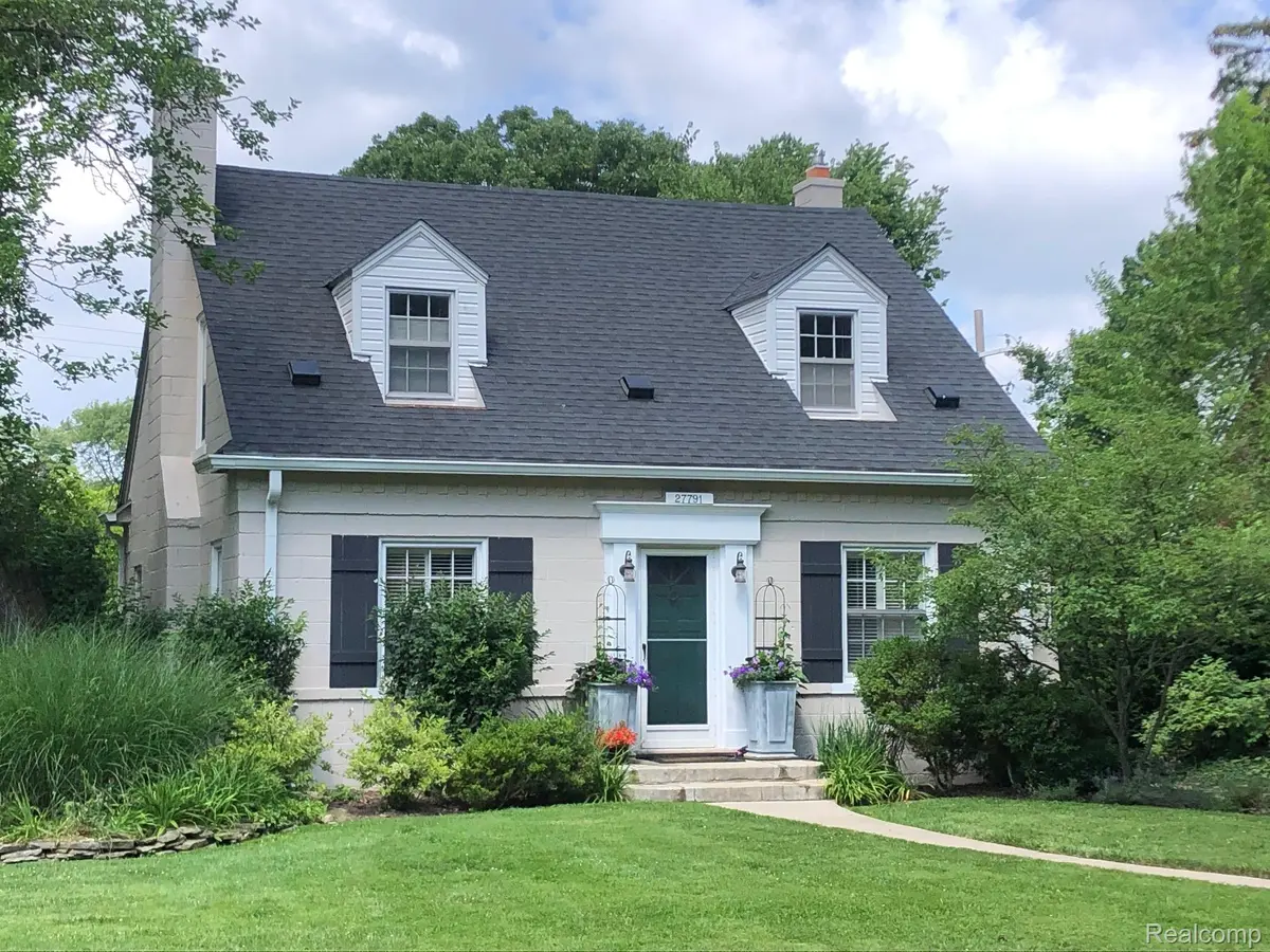 27791 Lathrup BLVD, Lathrup Village, MI 48076