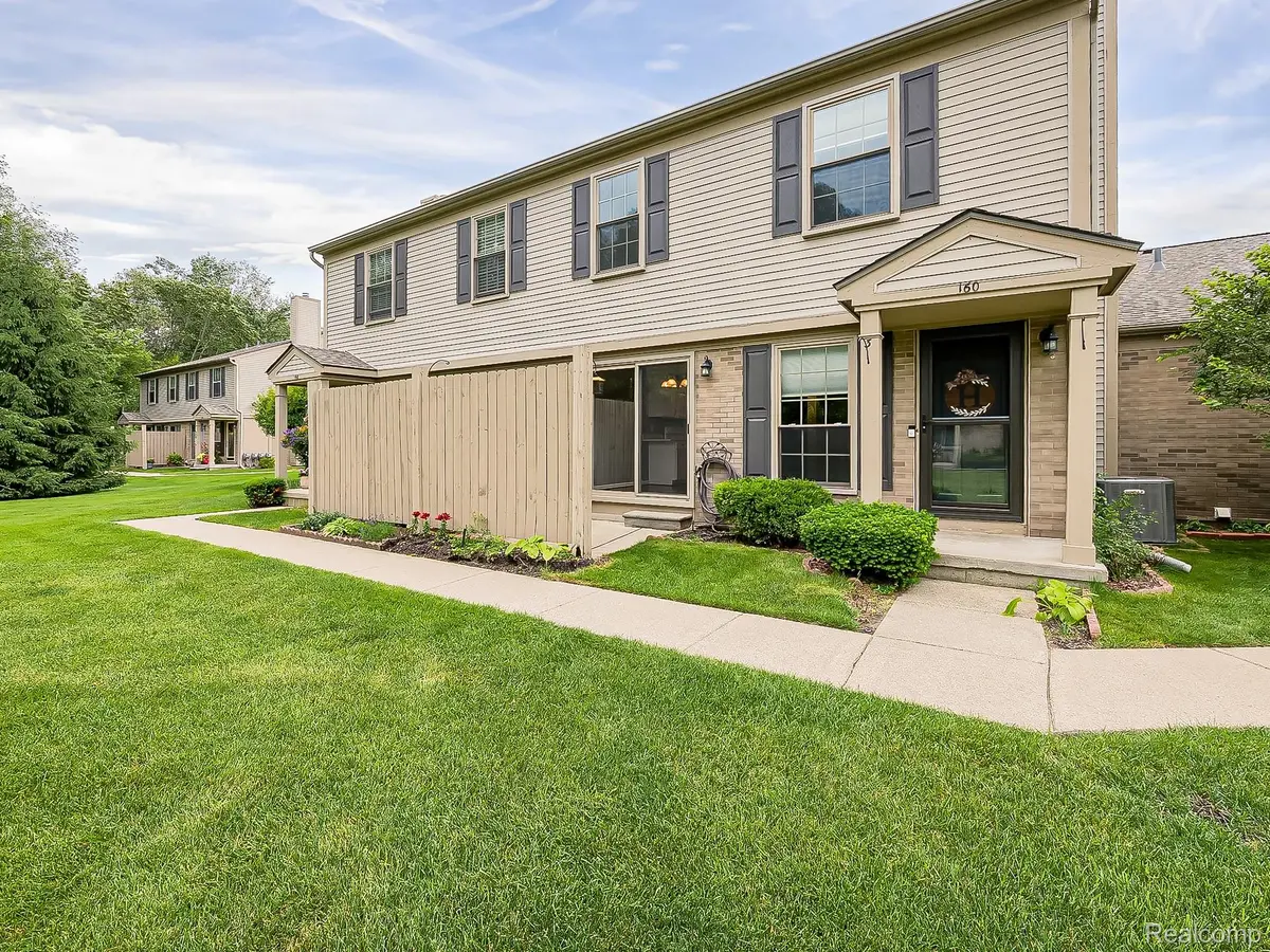 160 Pine Tree Ridge DR #3, Waterford Charter Township, MI 48327
