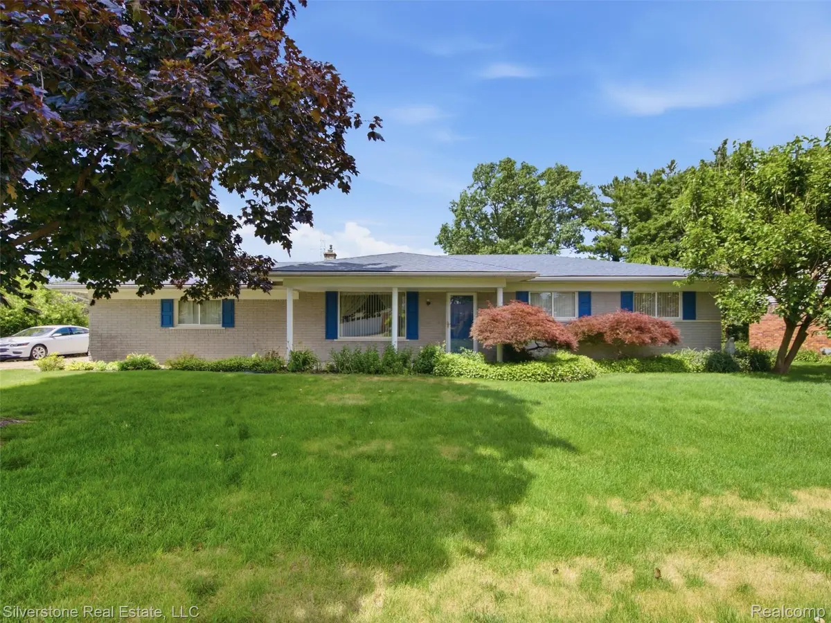 50628 Linda LN, Shelby Charter Township, MI 48317