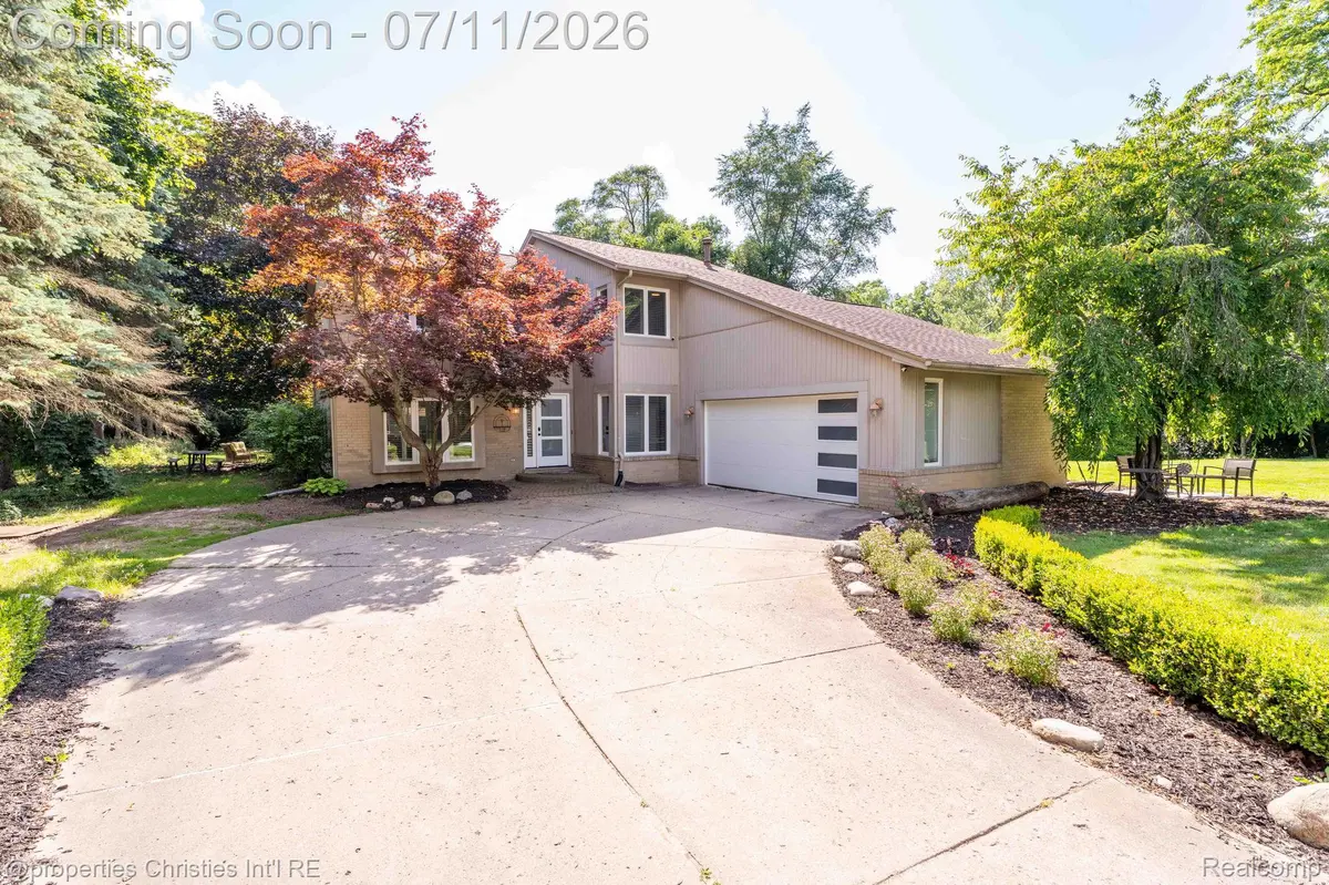 2766 Acorn RD, Bloomfield Hills, MI 48302
