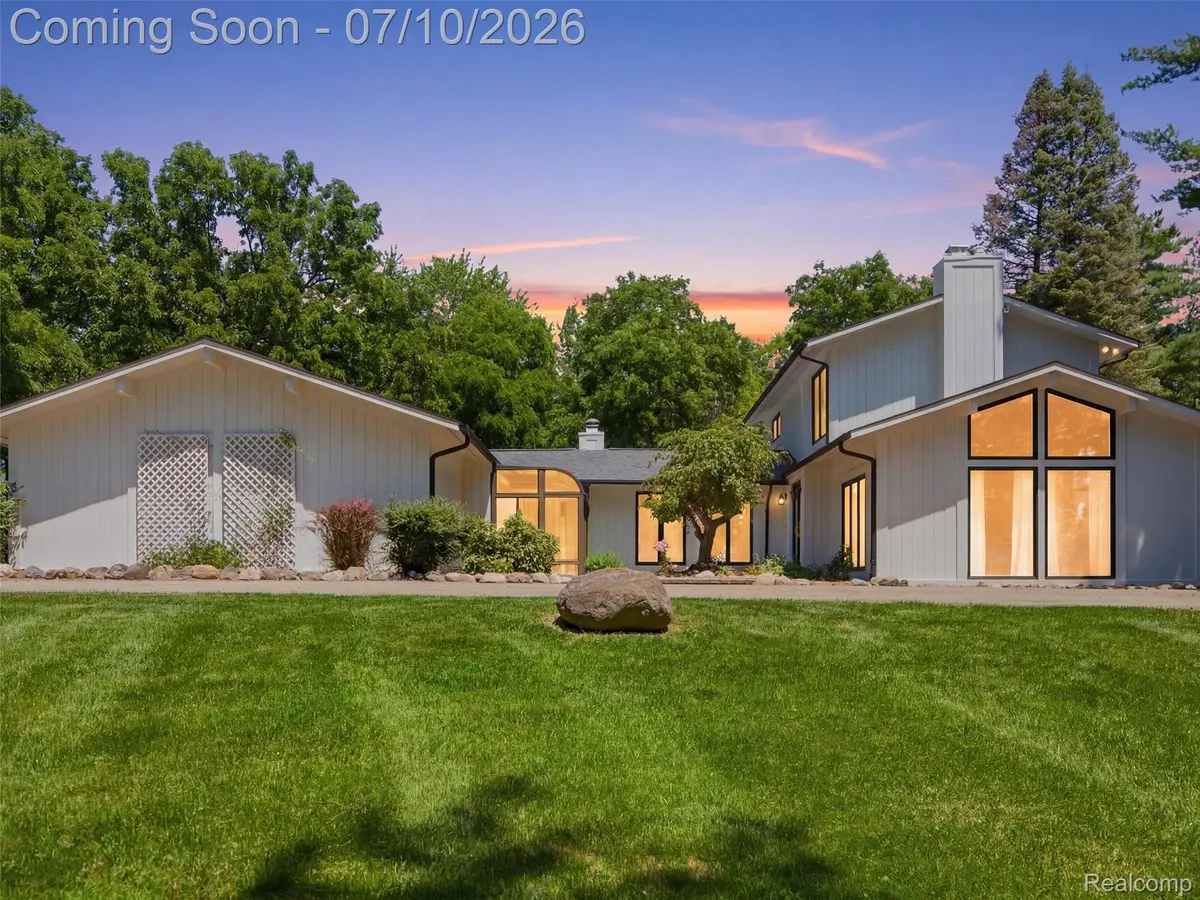 670 W Snell RD, Oakland Charter Township, MI 48306