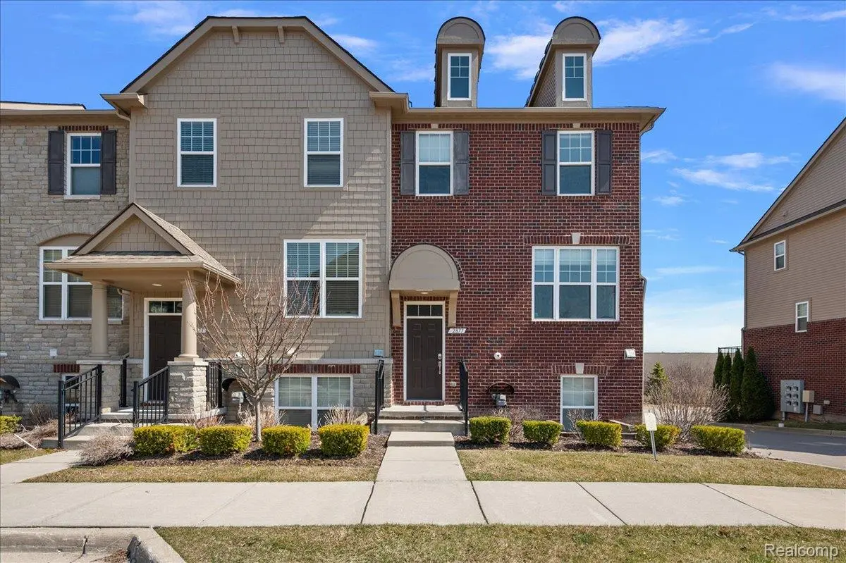 2877 Hartwick DR, Rochester Hills, MI 48307