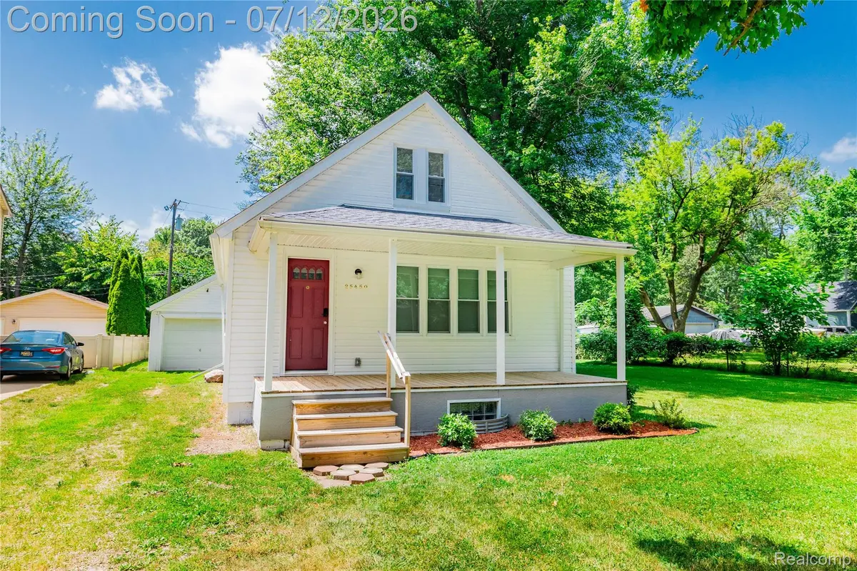 25450 6th ST, Grosse Ile Township, MI 48138