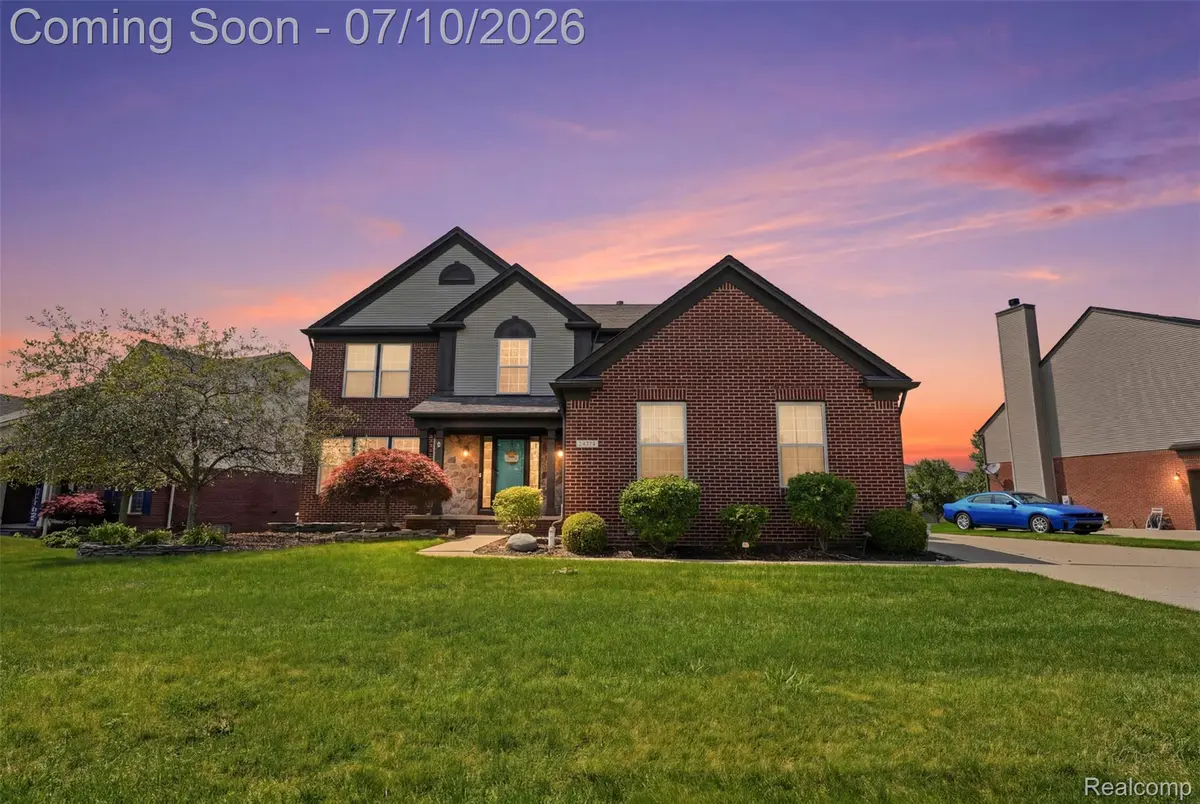 24774 Summer LN, Flat Rock, MI 48134