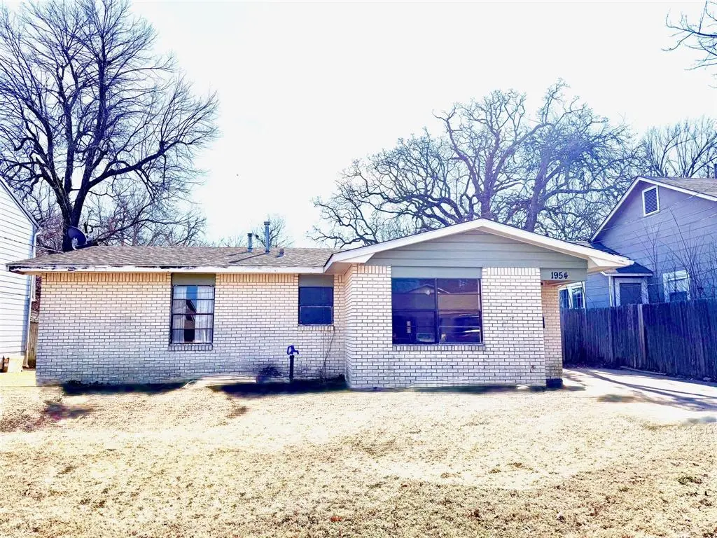 1954 E Booth Street, Paris, TX 75460