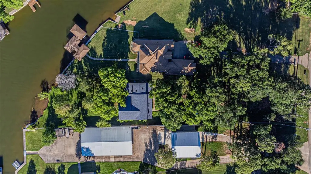 1712 Island Village Court, Granbury, TX 76048