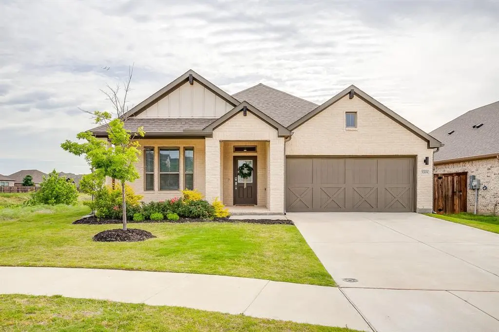 5709 Freeport Lane, Fort Worth, TX 76126