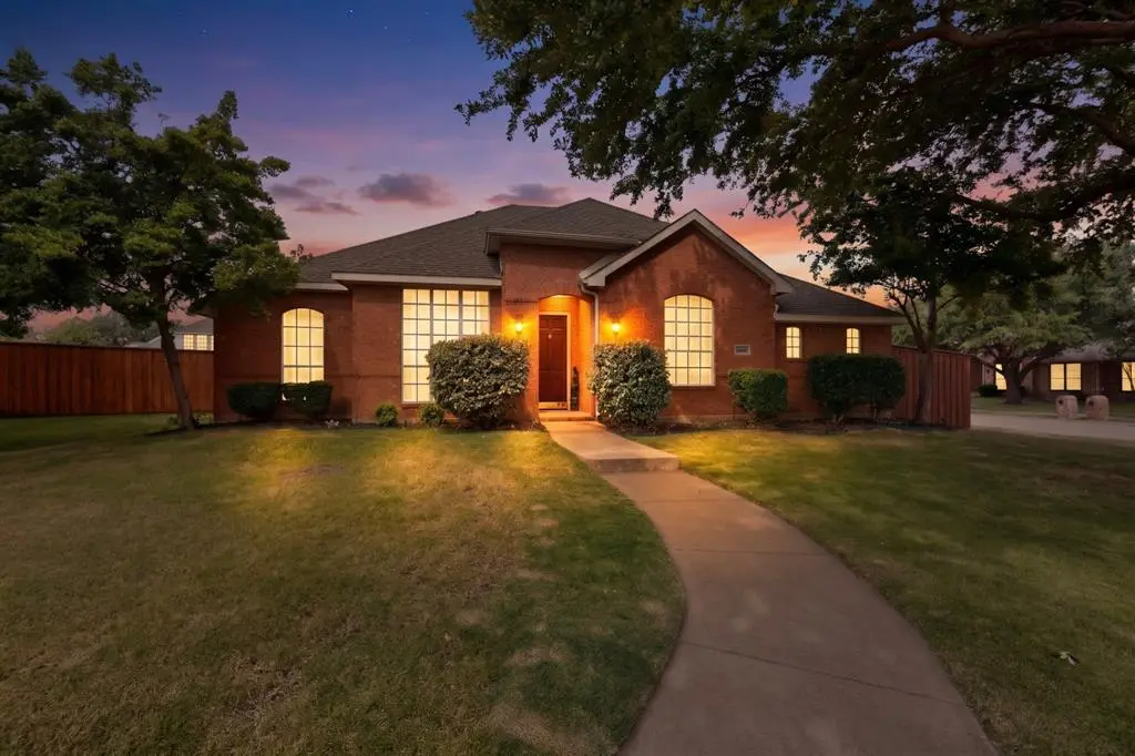 8406 Lexington Court, Rowlett, TX 75089
