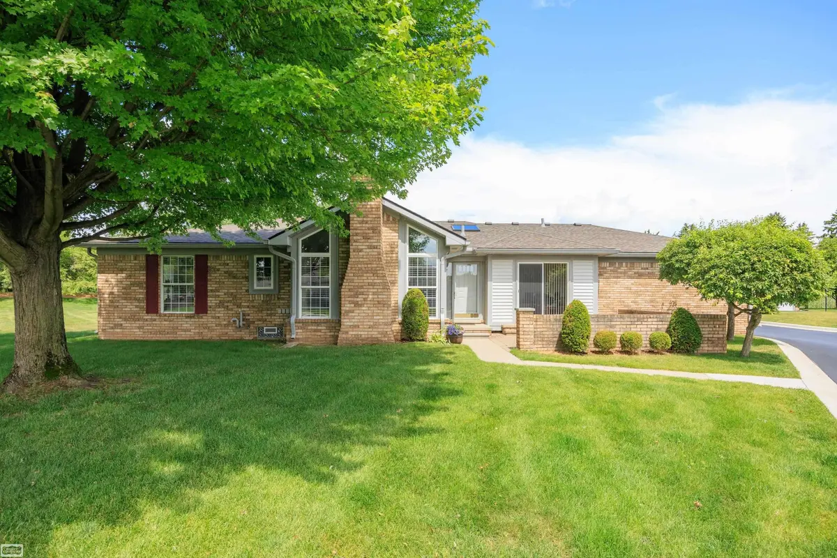 48743 Keystone CT, Shelby Twp, MI 48315