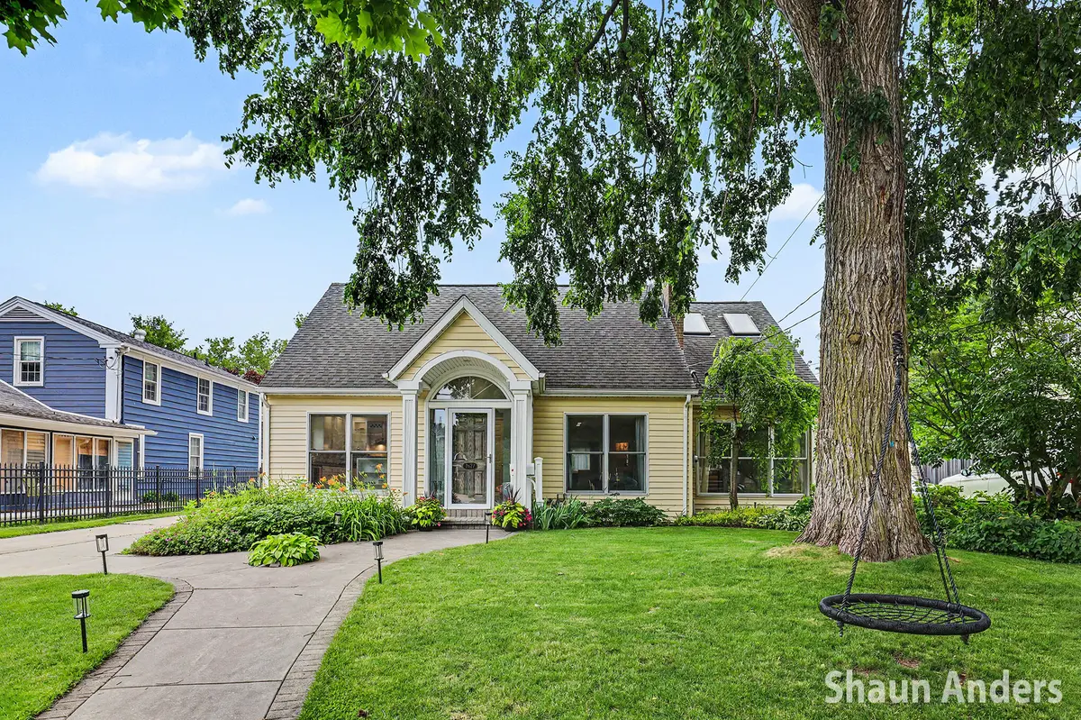 2627 Hall ST SE, East Grand Rapids, MI 49506