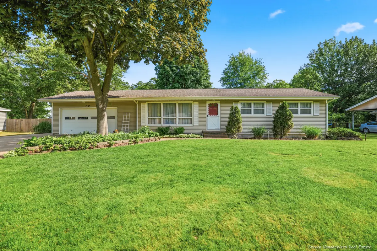 1935 Nielwood DR, Dalton Twp, MI 49445