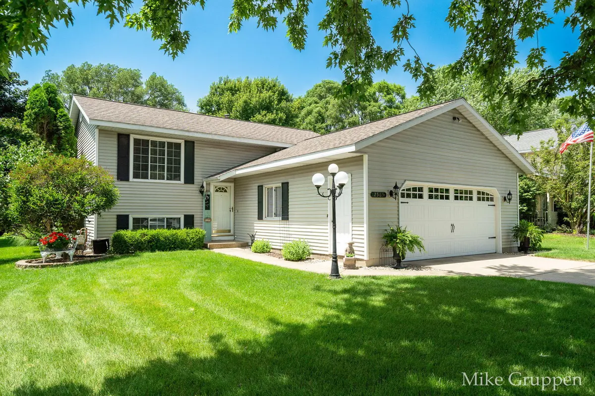 2565 Spring CT, Holland Twp, MI 49464