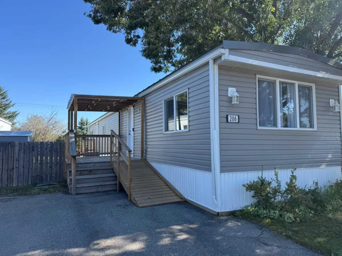 206 Polar AVE, High River, AB T1V 1J4