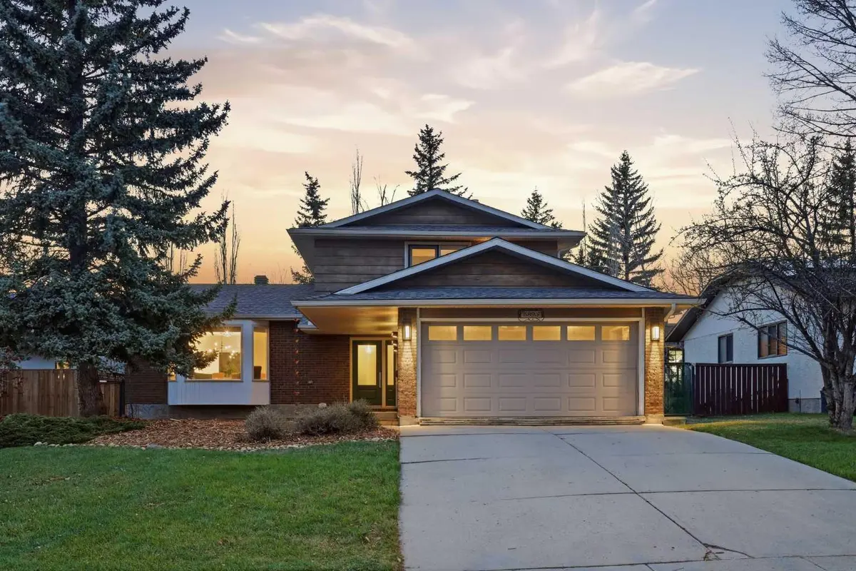 5893 Dalcastle DR NW, Calgary, AB T3A 2C2