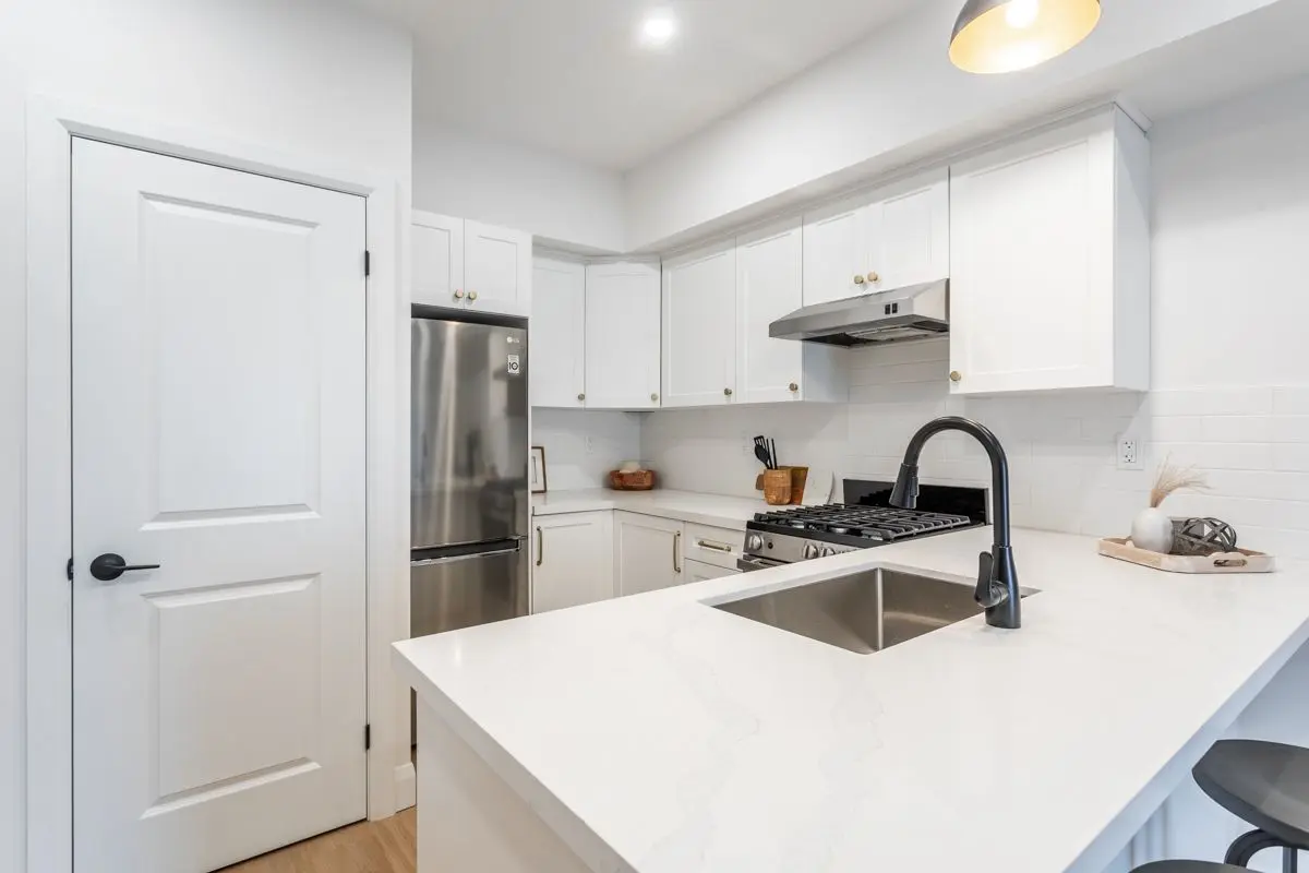 113 Catharine ST N #1, Hamilton, ON L8R 1J5