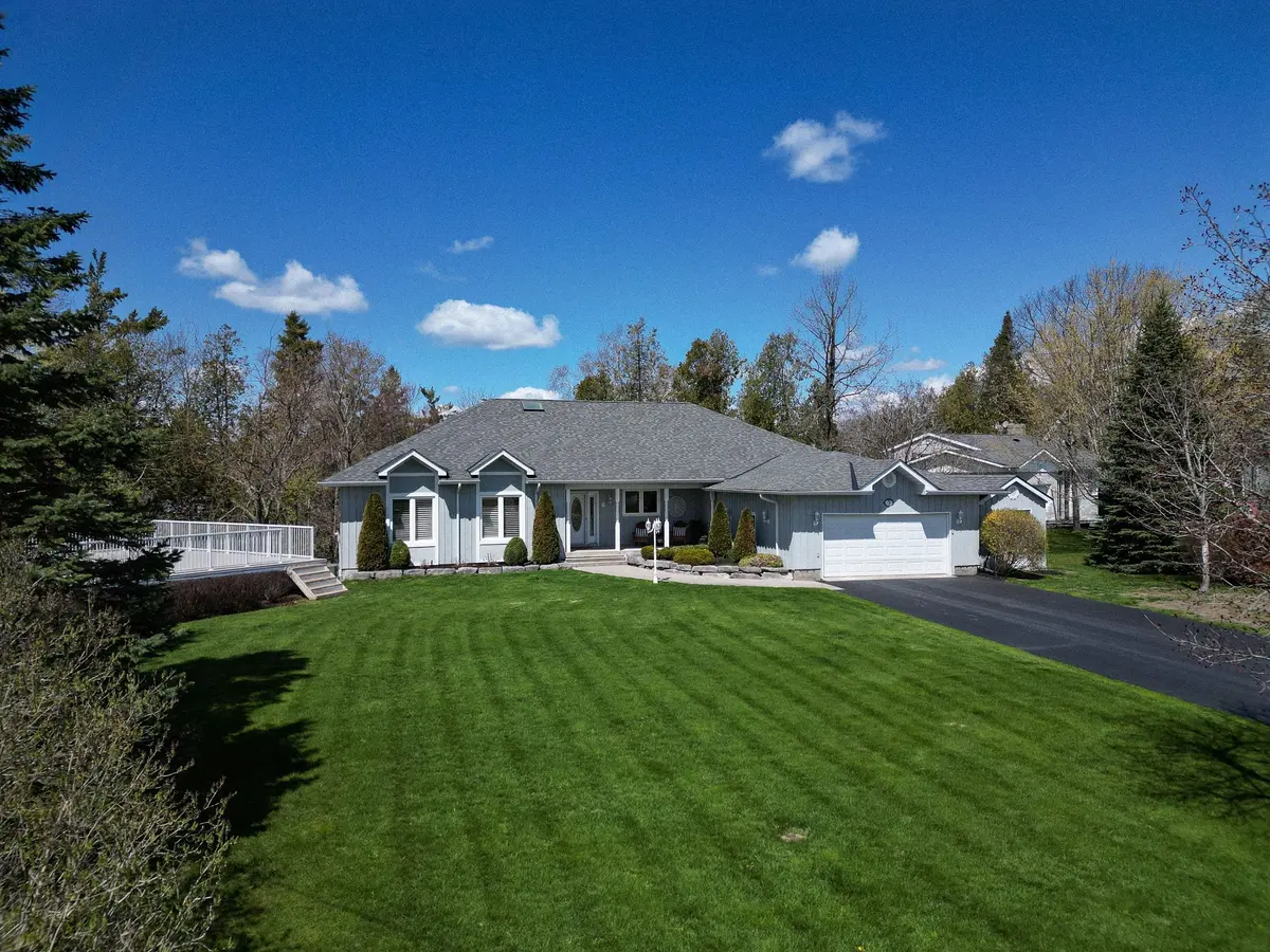 3 Lagoon DR, Kawartha Lakes, ON K0M 1N0