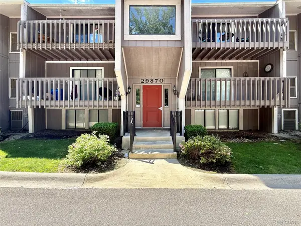 29870 W 12 Mile RD #703, Farmington Hills, MI 48334