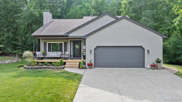 2285 Somerville DR, Oxford Charter Township, MI 48371