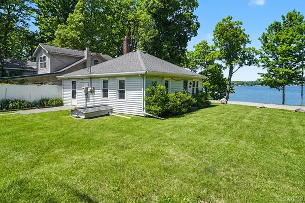 3931 S Shore DR, Elba Township, MI 48446