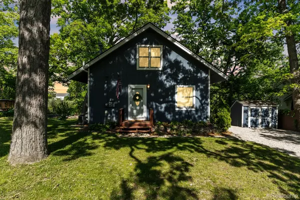 920 Hickory Ridge CIR, Milford Charter Township, MI 48380