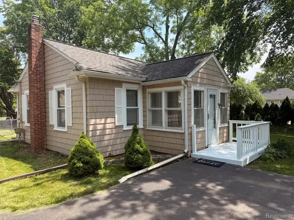 29780 Milford RD, Lyon Charter Township, MI 48165