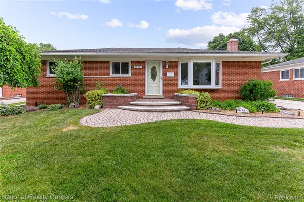23054 Cora AVE, Farmington Hills, MI 48336
